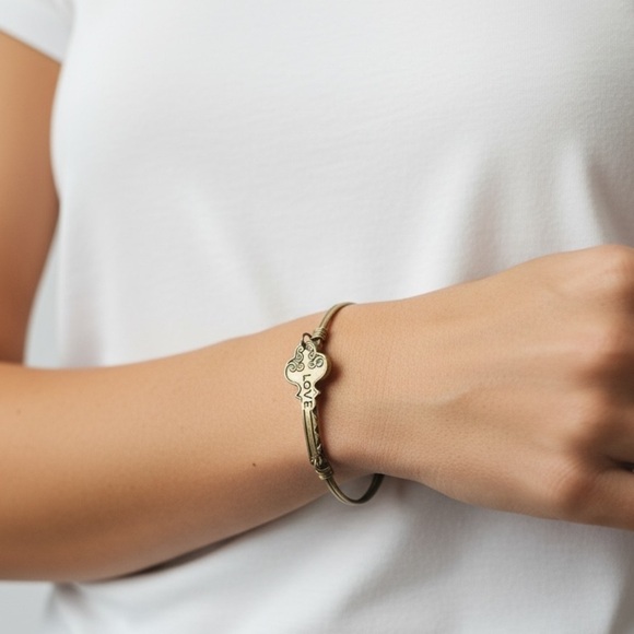 clover Jewelry - Gold Love Key Bracelet